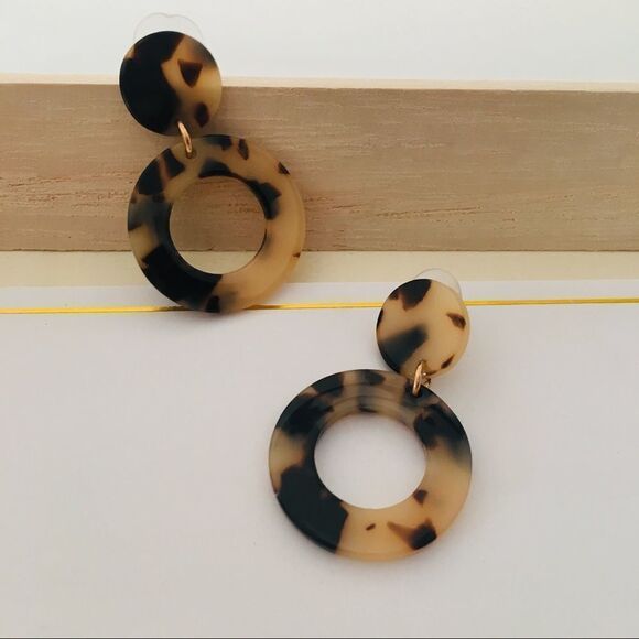 Blonde Leopard Tortoiseshell Acetate Circle Drop Earrings NWT - Picture 3 of 7